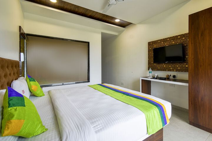 Room 27 of 52