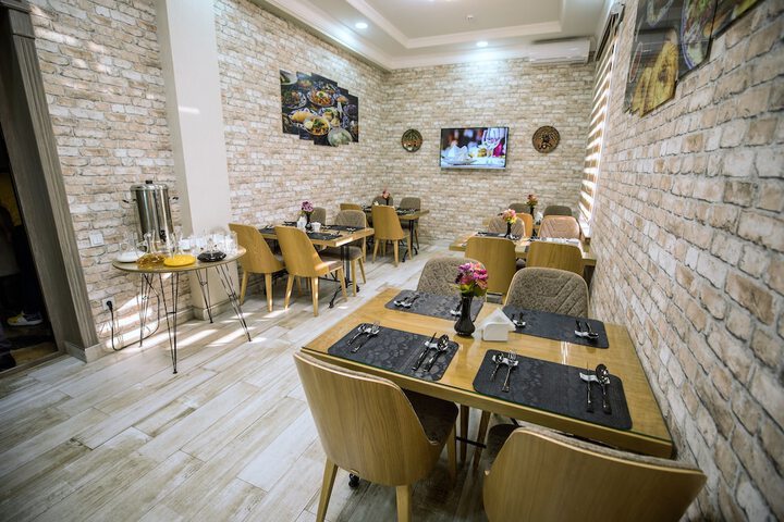 Dining 69 of 82