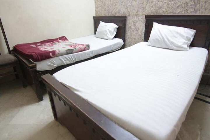 Room 11 of 30