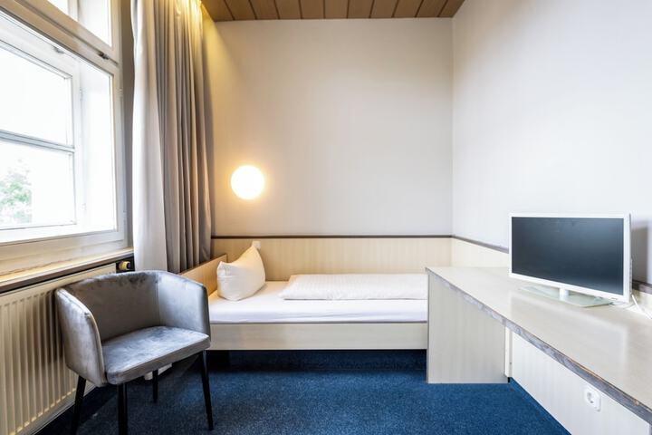 Room 31 of 103