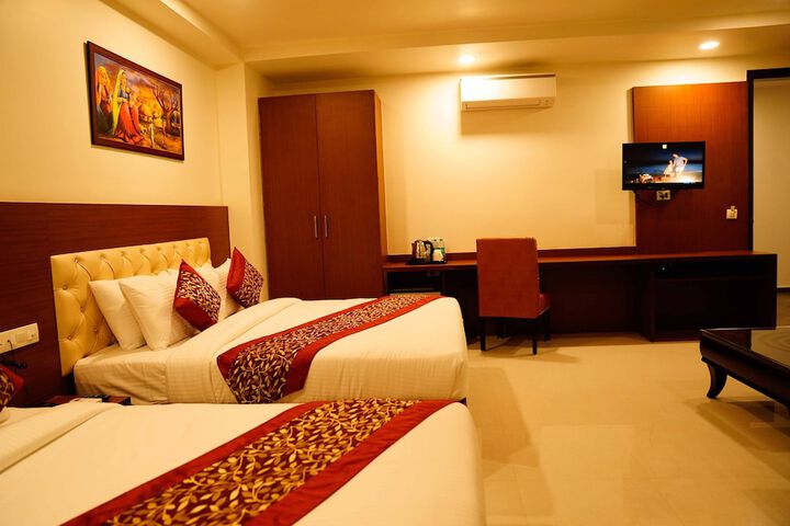 Room 28 of 61