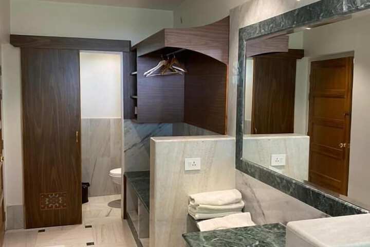 Room 15 of 37