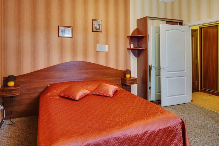 Room 11 of 170