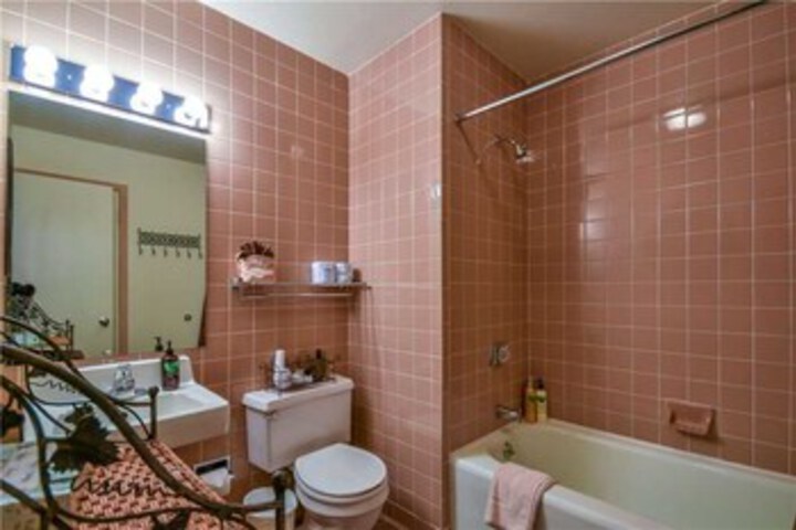 Room 4 of 27