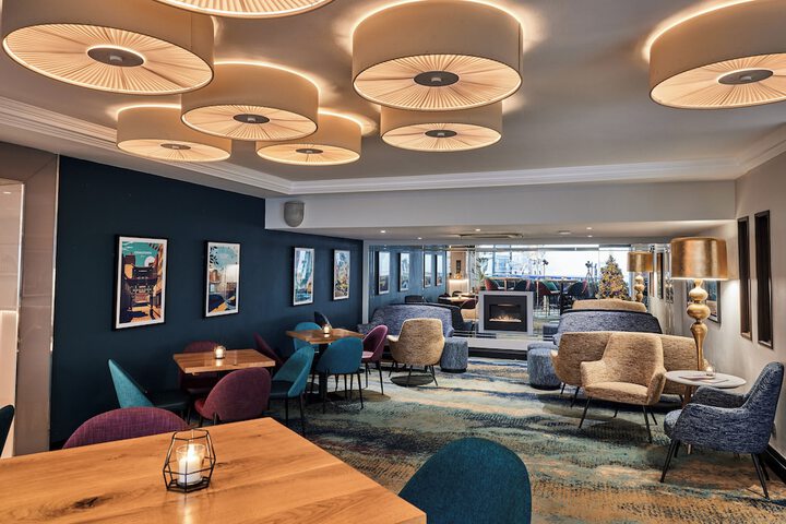 Entrance & Lobby