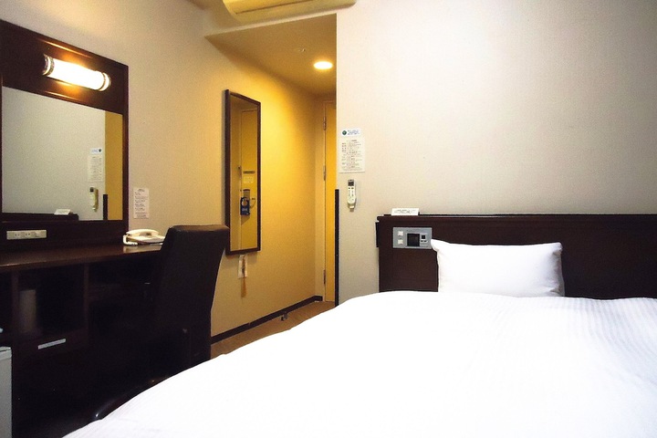 Room 3 of 25
