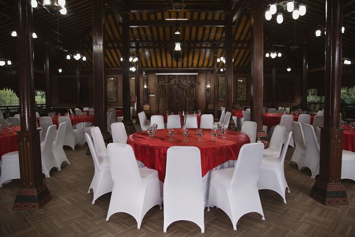 Ballroom/Hall 42 of 52