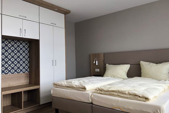 Room 20 of 156