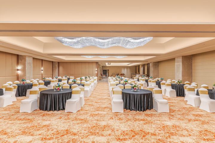 Ballroom/Hall 26 of 32