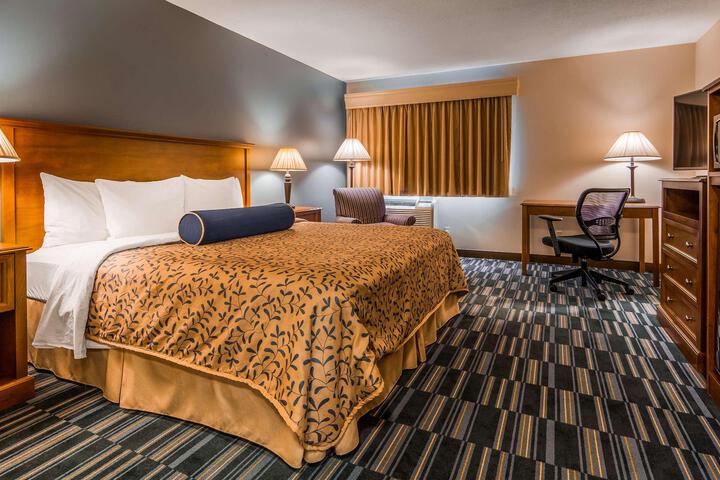 Suite 1 King Bed 2 Rooms Sofa Bed Work Desk Lounge Chair Microwave and Refrigerator, Continental Breakfast (13 of 16)