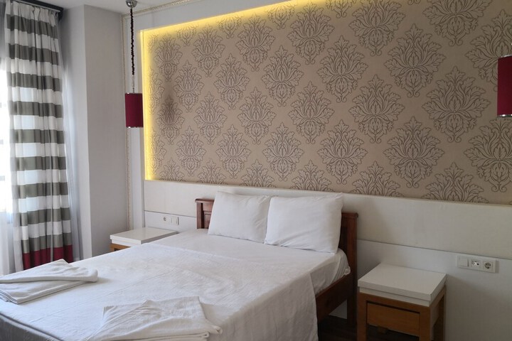 Room 10 of 26