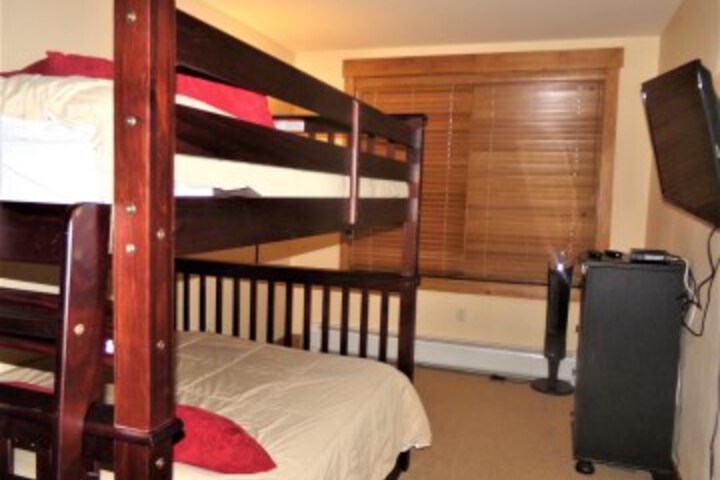 Room 6 of 77