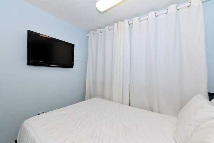 Room 5 of 324