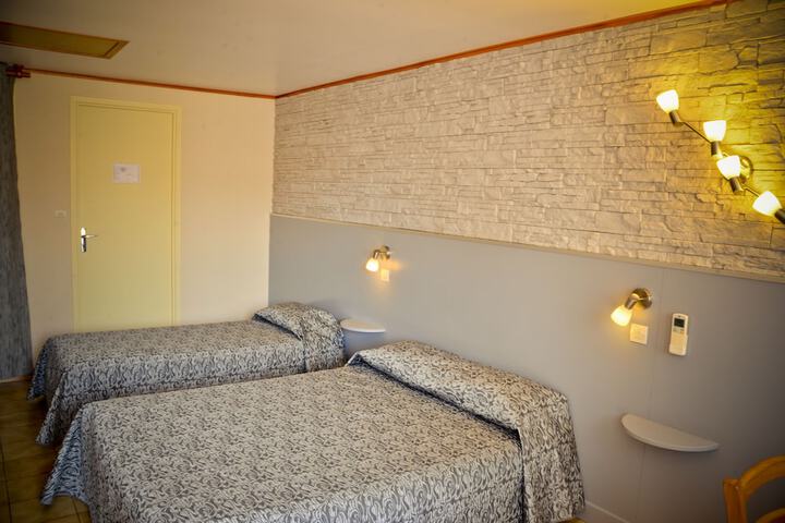 Room 11 of 29
