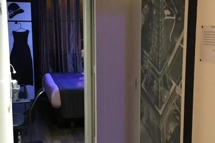 Room 5 of 14