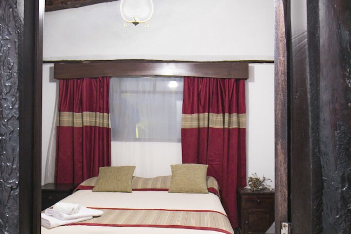 Room 4 of 16