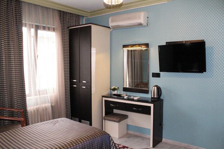 Room 17 of 33