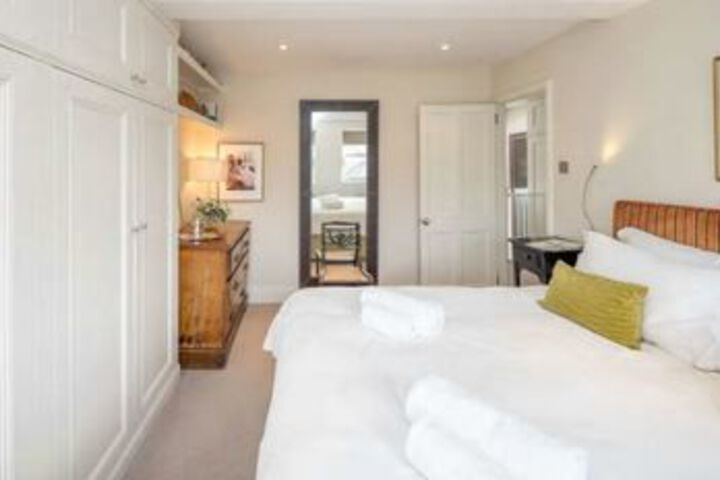 Room 9 of 20