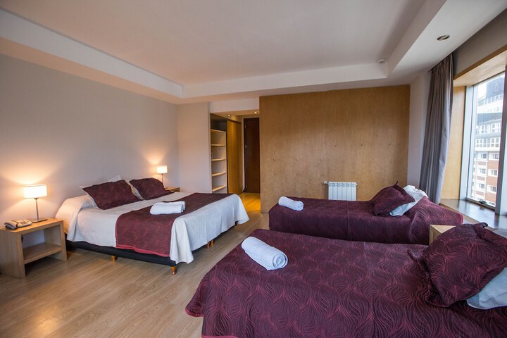 Room 14 of 76