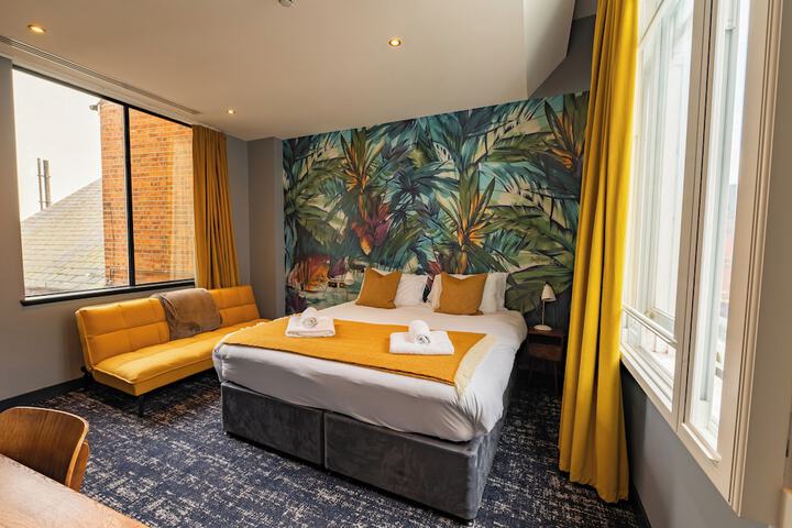 Room 40 of 144