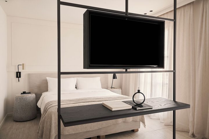 Room 9 of 43