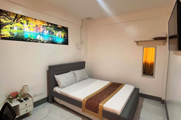 Room 2 of 20