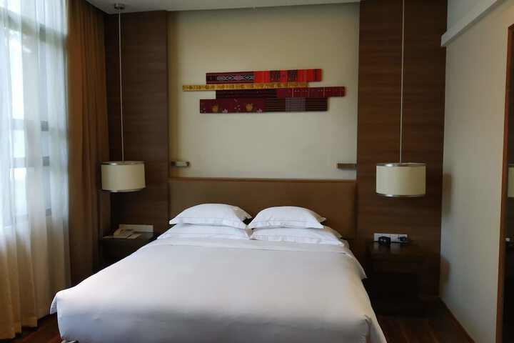 Room 9 of 104