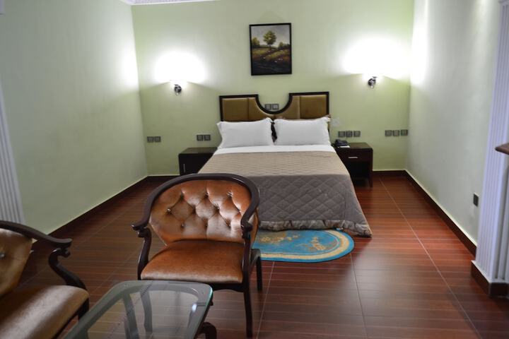 Room 16 of 33