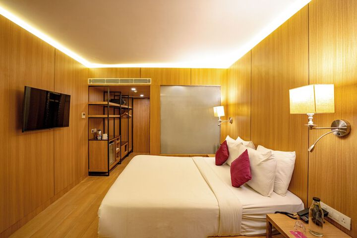 Room 5 of 34
