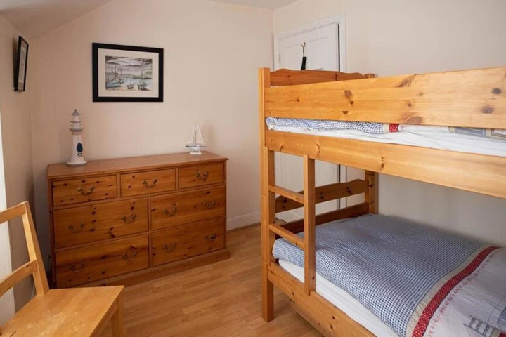 Room 6 of 13