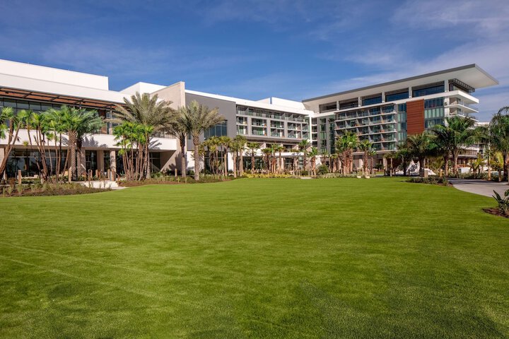 Hotel Exterior 241 of 243