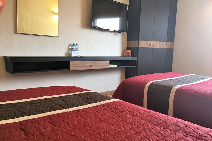 Room 5 of 40