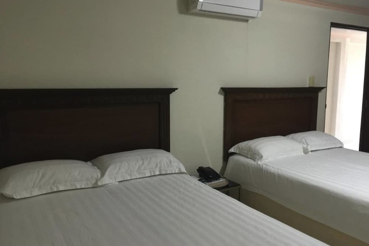 Room 6 of 33