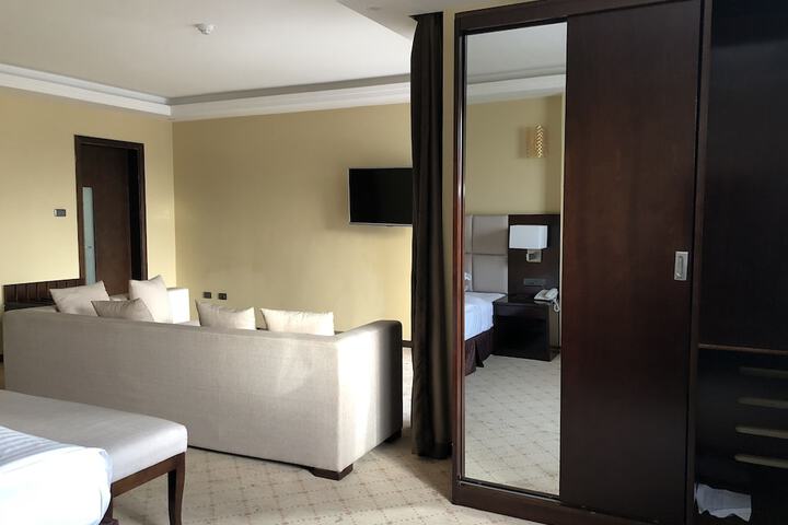 Room 11 of 19
