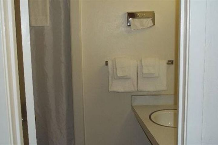 Room 9 of 10