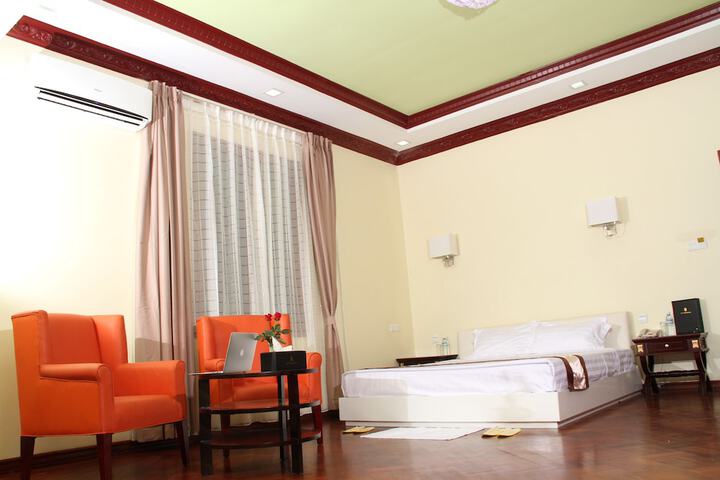 Room 6 of 51