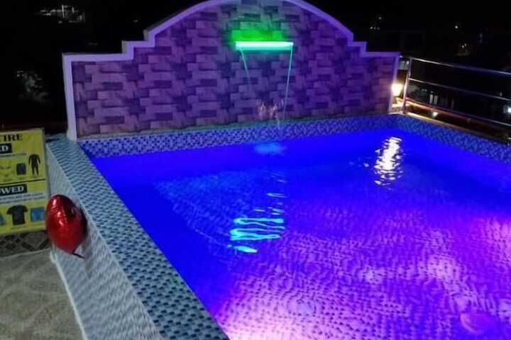 Pool 32 of 37