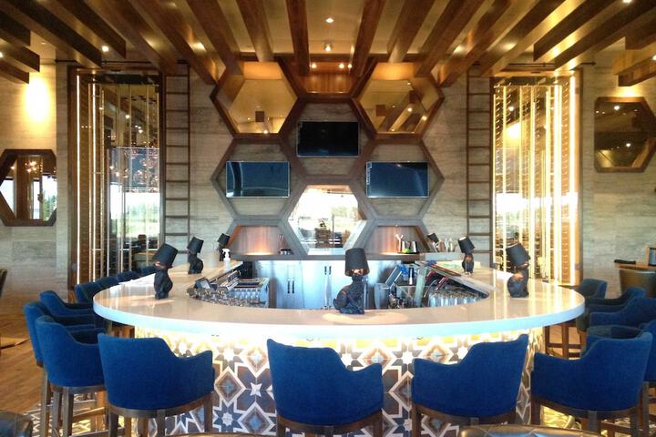 Lounge 51 of 63