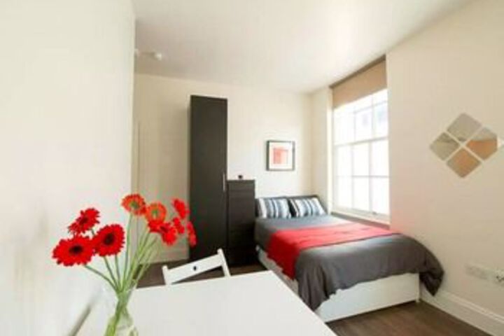Room 32 of 66