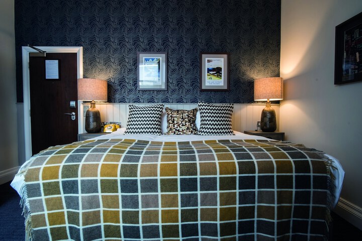 Room 13 of 34