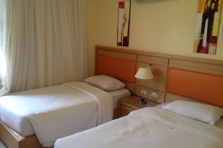 Room 6 of 37