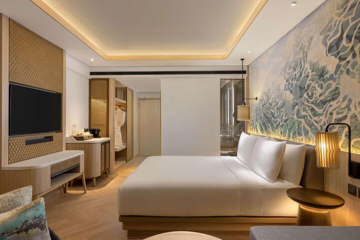 Room 5 of 78