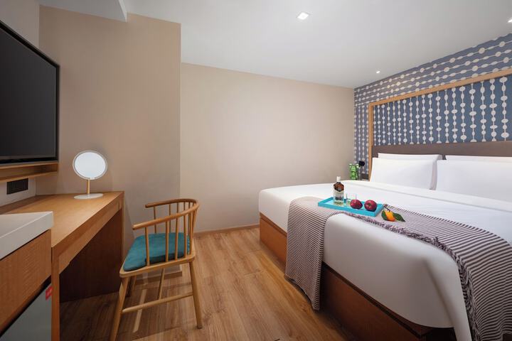 Room 3 of 60