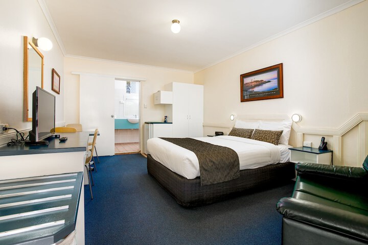 Room 5 of 23