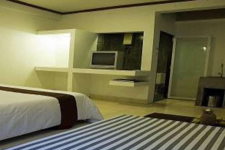 Room 2 of 8