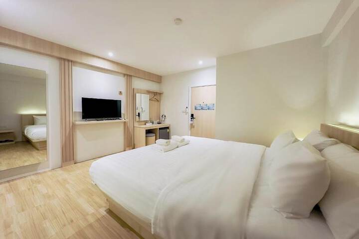 Room 14 of 25