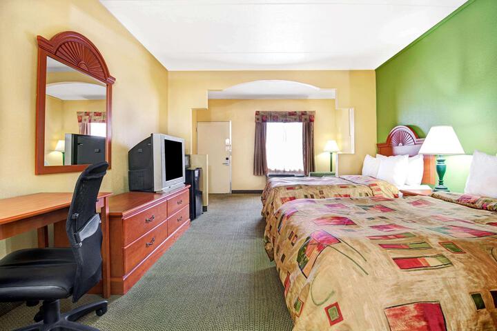 1 Queen Bed (1 of 15)