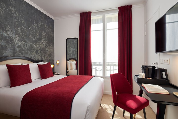 Room 32 of 70
