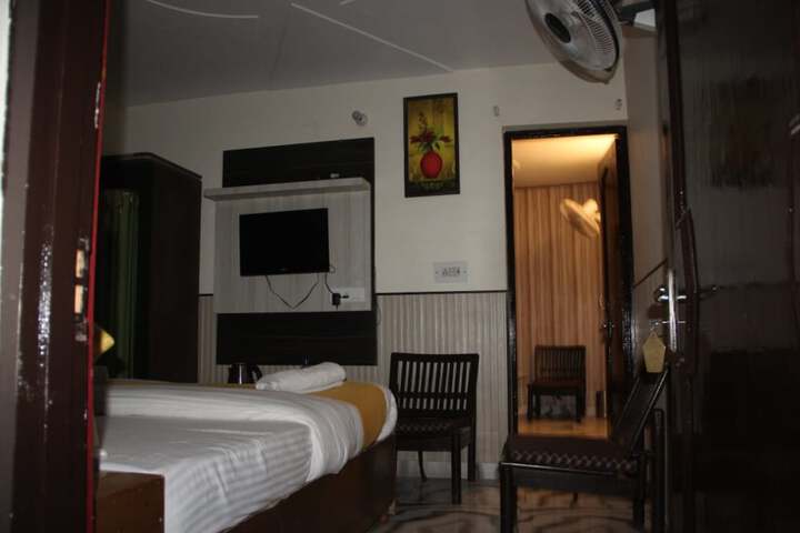 Room 14 of 19