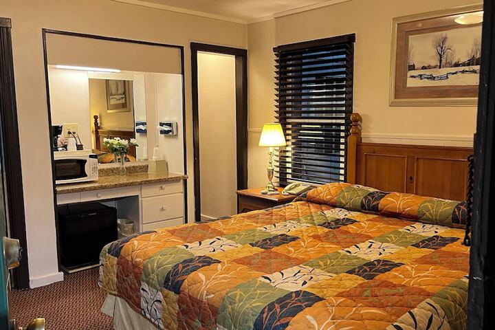 Standard | King Bed (2 of 22)